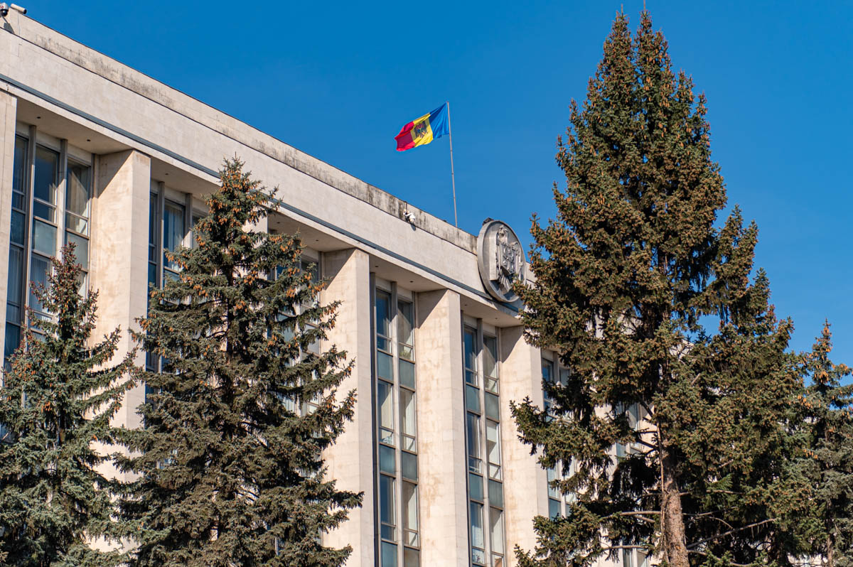 Guvernul pregătește reducerea numărului de funcționari publici 