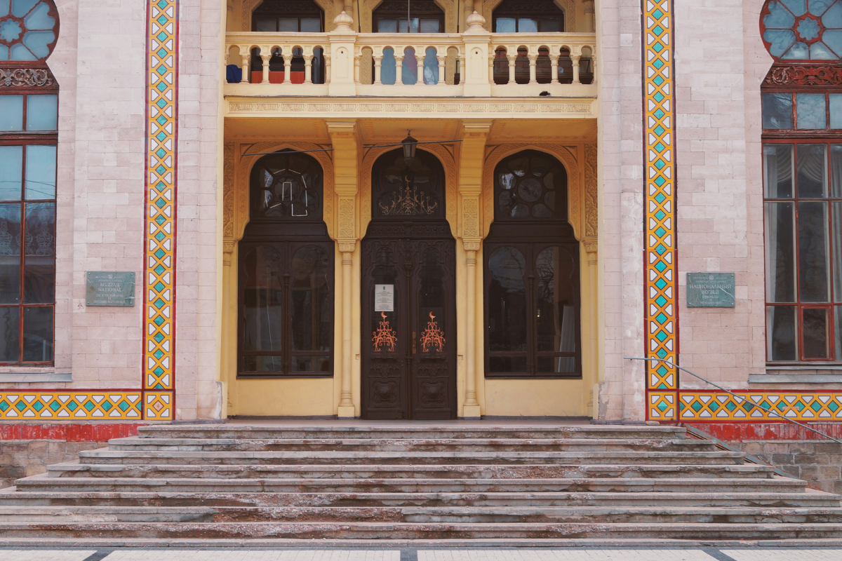 Больше молодых работников культуры получат деньги от государства при устройстве на работу