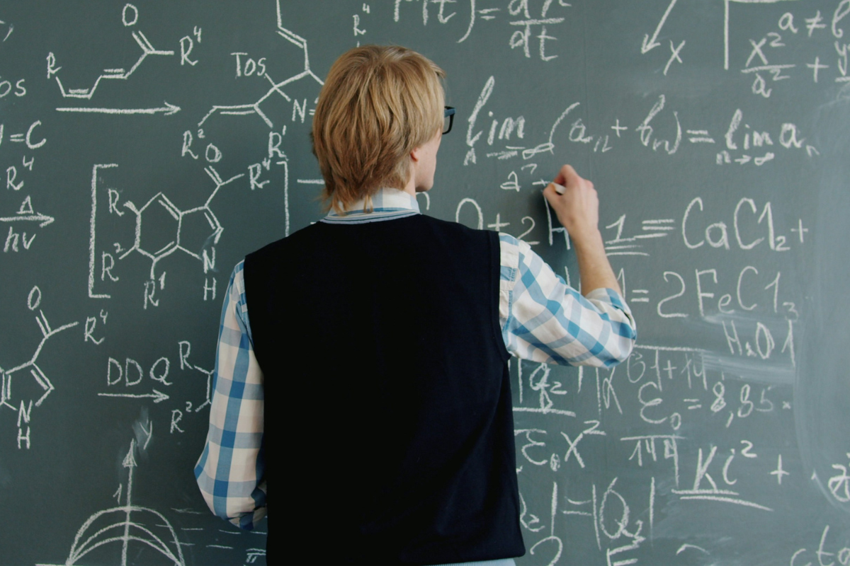 Ещё больше молодых педагогов поддержат деньгами: до 200 000 леев за работу по распределению