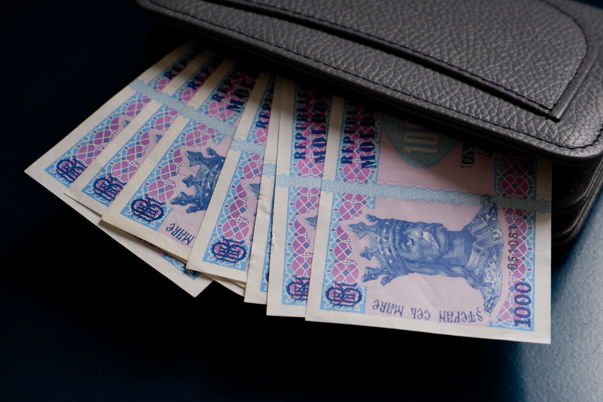 Impozitul pe venit pentru persoane fizice ar putea fi redus de la 12% la 7%