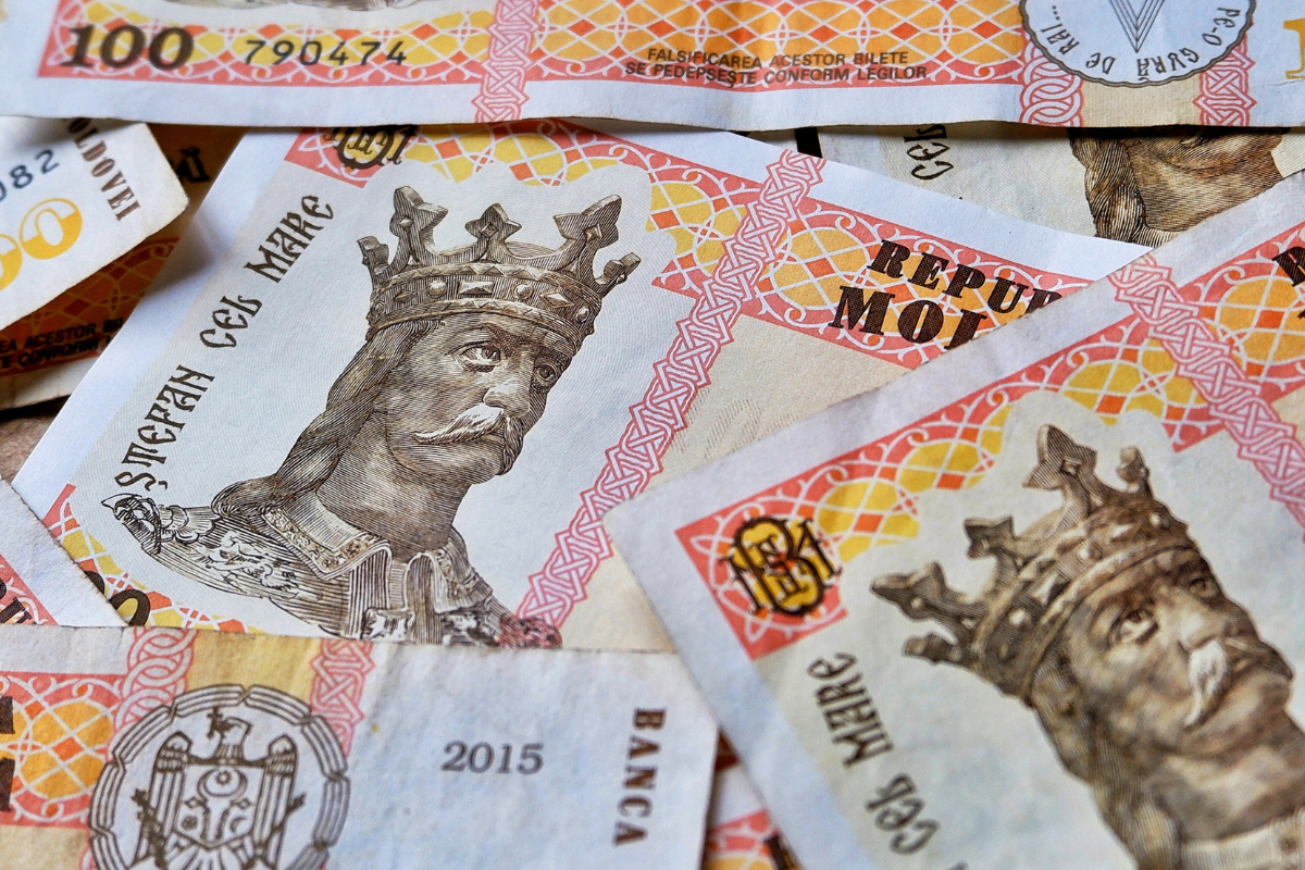 Среднюю зарплату в Молдове планируют повысить до 25 000 леев