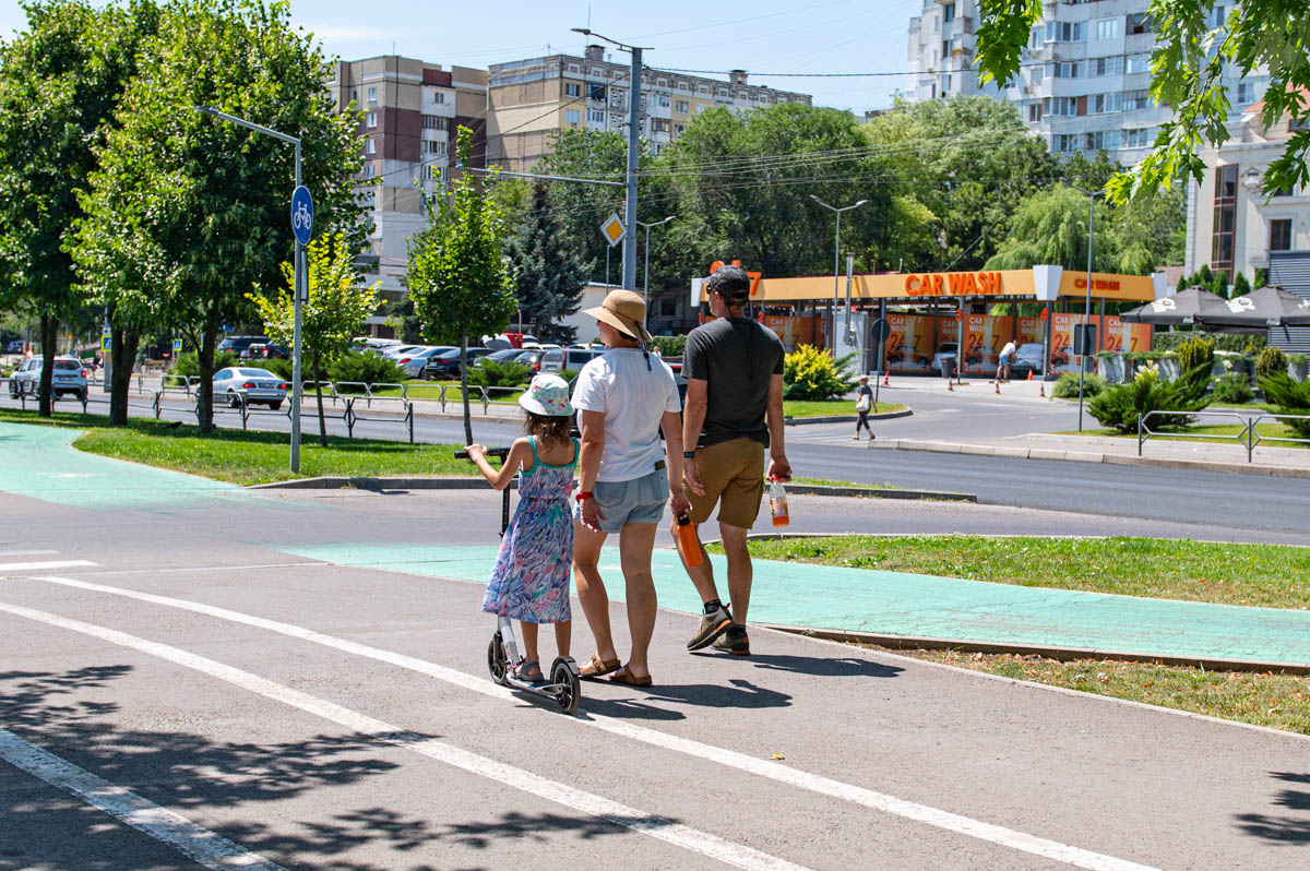 Concediul suplimentar pentru părinți în Moldova: cine are dreptul la 4 zile plătite și cum le poate obține